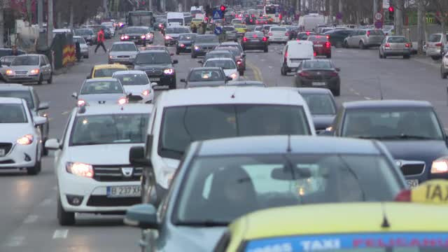 ”Car Sharing-ul” își face cu greu drum la noi în țară. Românii țin prea mult la mașina lor
