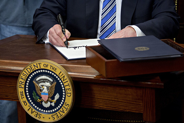 Donald Trump nu a cedat: "Dacă vreţi să evitaţi aceste tarife, instalaţi-vă fabrica de oţel în SUA”