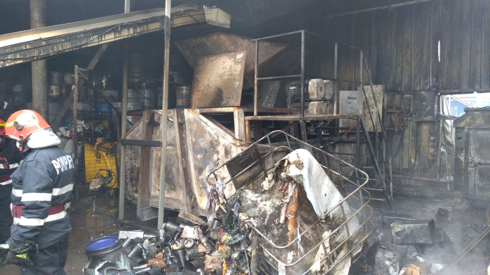 incendiu, pompieri, hala, rudeni, poiana trestiei