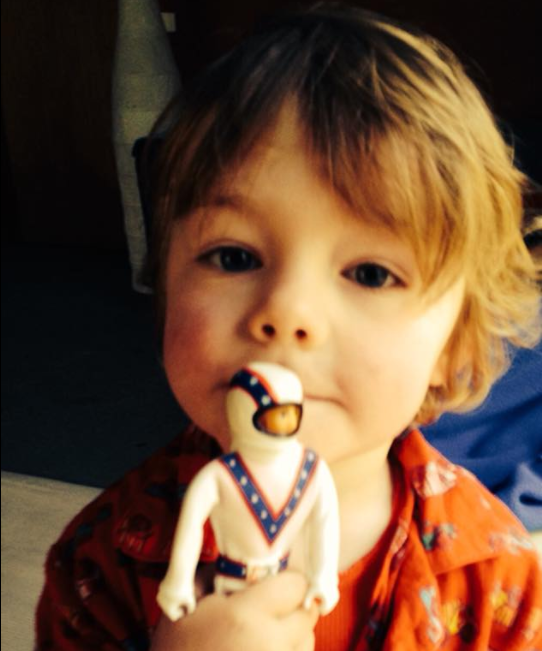 O femeie și-a ucis băiețelul cu o pernă, după care a sunat la poliție