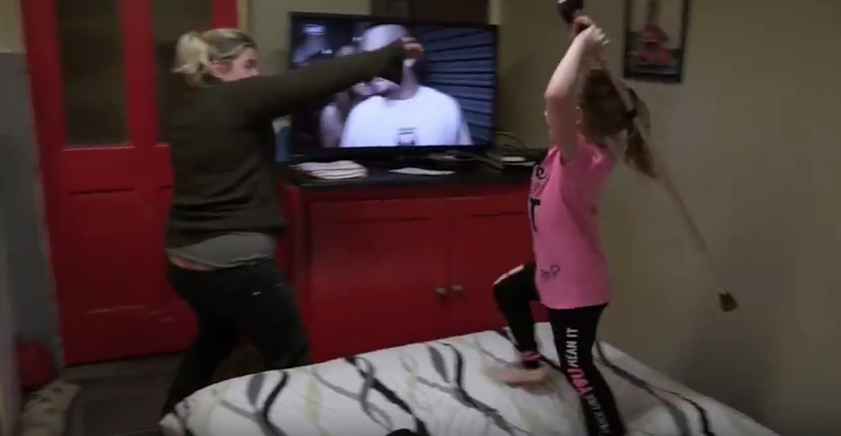 Mamă bătută și terorizată de fetița de șase ani: „Uneori mi-aș dori să o ucid pe Demi cea rea”