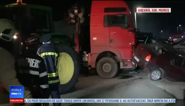 Prăpăd pe o șosea din Mureș. Salvatorii au găsit un morman uriaş de fiare