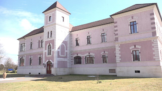 Povestea castelului Rhedey, care a fost recondiționat. A fost pierdut la cărți și incendiat