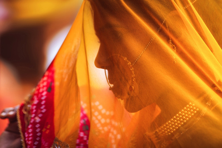 Femeie, atacată cu acid de către soțul ei fiindcă a născut o fetiță