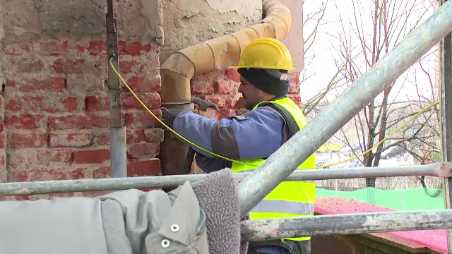 Patronii firmelor din România angajează specialiști străini din cauza lipsei meșterilor