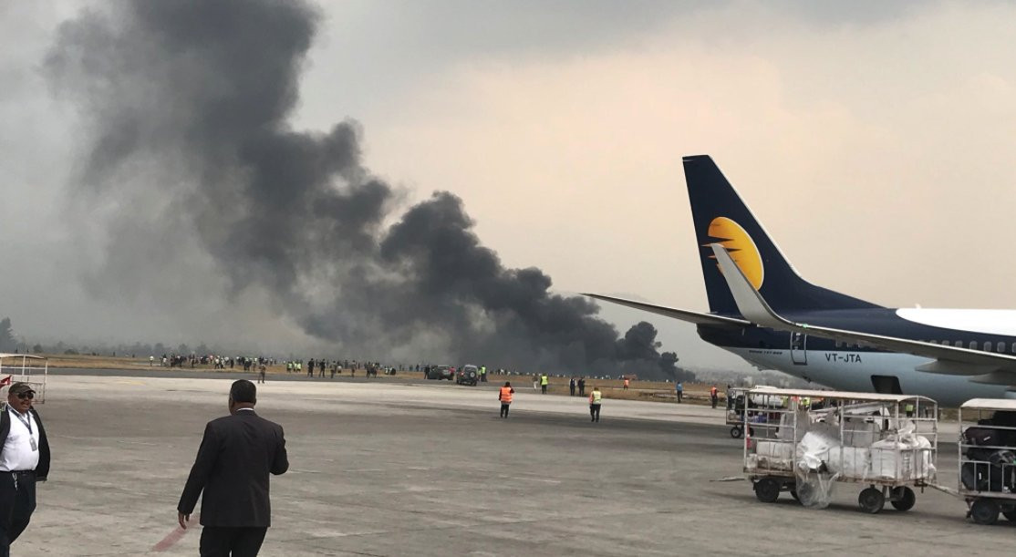 Avion prăbușit pe aeroportul Kathmandu din Nepal. Cel puțin 39 de persoane au murit