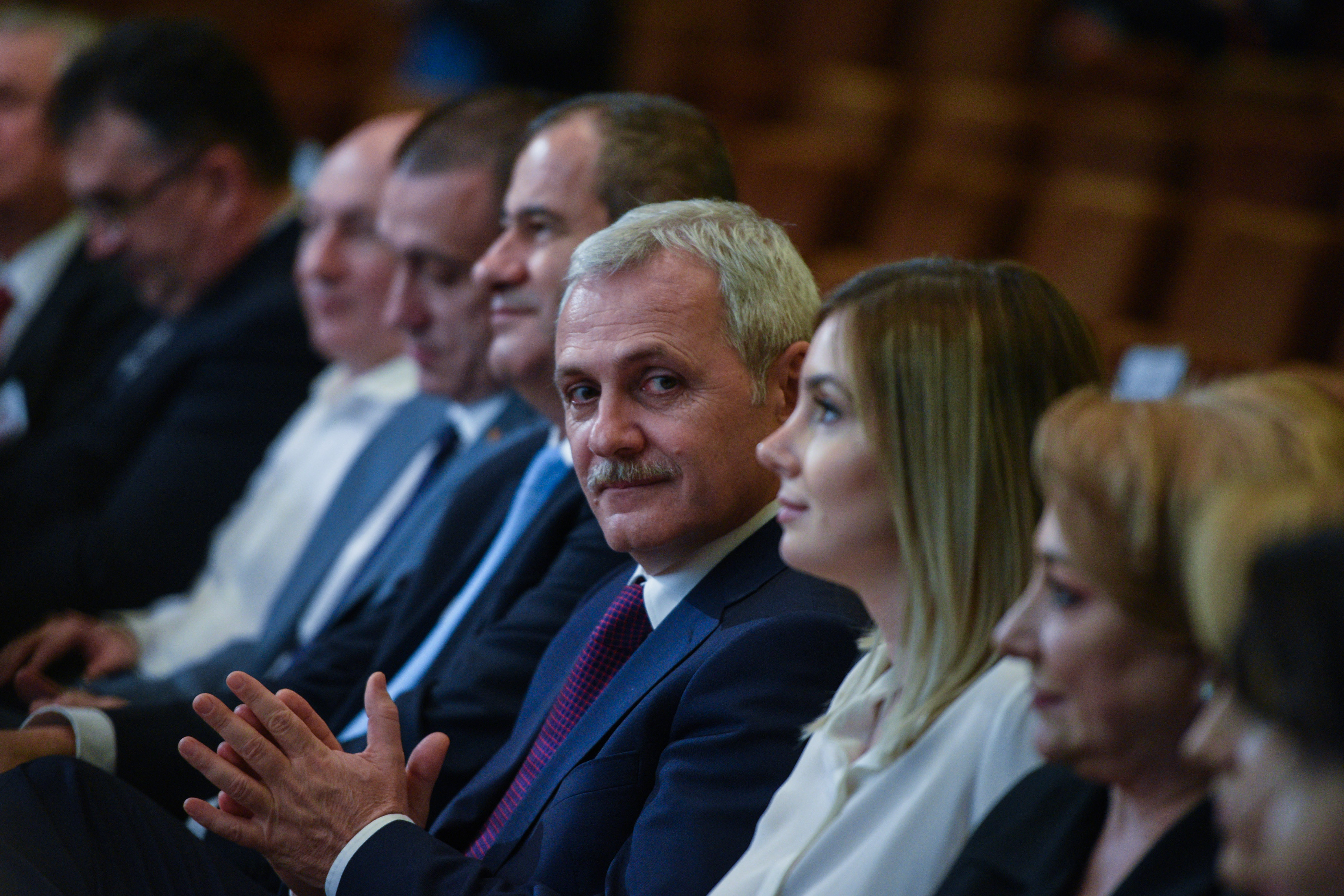 Mesajele politicienilor pentru români. Dragnea: ”Sfintele Sărbători să ne facă mai buni”