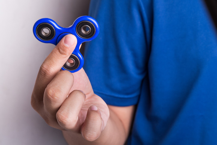 Jucăriile ''fidget spinner'' pot prezenta un risc pentru sănătatea copiilor. Avertismentul UE