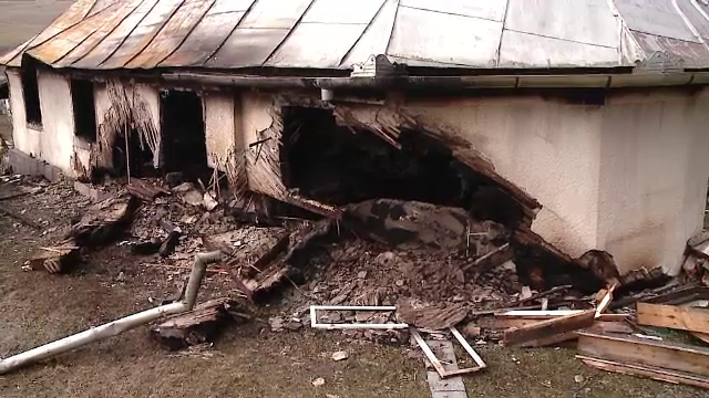 O biserică de lemn, de patrimoniu, ridicată în 1874 în Cluj, a ars complet. Cine sunt vinovaţii