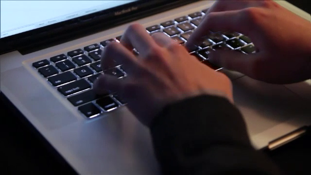 3,8 milioane de lei, furați de hackeri într-o noapte din 32 de bancomate. Reacția Raiffeisen