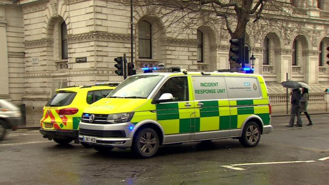 Colet suspect descoperit în parlamentul britanic; două persoane, spitalizate "din precauţie"