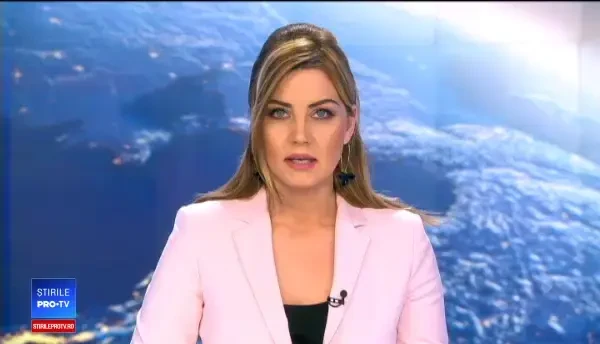 Momentul în care un biciclist beat este lovit în plin de o mașină