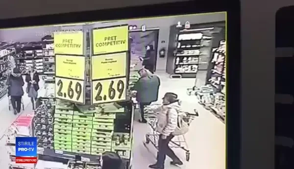 Kaufland România susține că șoarecele din Arad a fost plasat de clientul care l-a și filmat. VIDEO
