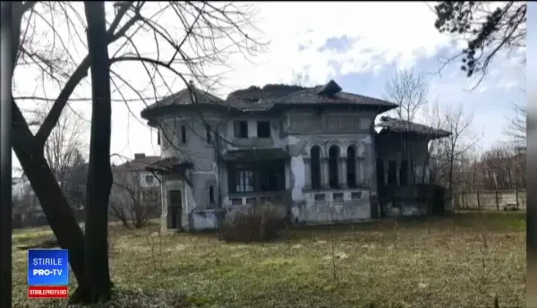 Casa Miclescu din Capitală, o ruină după ce proprietarul a lăsat-o de izbelişte
