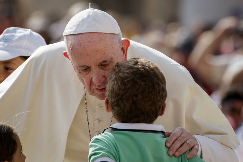 Răspunsul Papei pentru un orfan român căruia un preot ortodox i-a spus că prietenul lui nu va ajunge în Rai