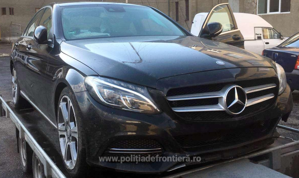 Metoda prin care un român a încercat să scoată din țară o mașină de lux căutată în Germania