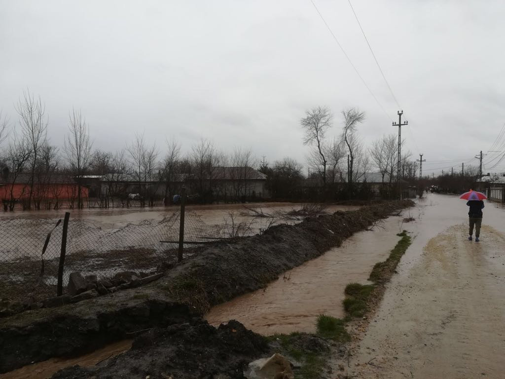 Inundații puternice în mai multe județe, după ploile abundente și topirea zăpezii