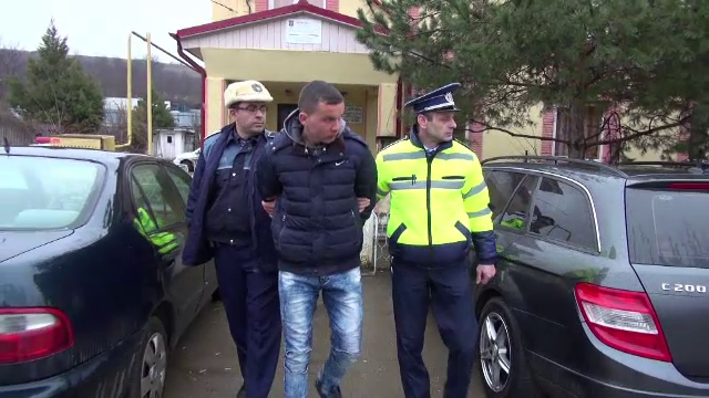 Tânăr de 21 de ani, reţinut după ce ar fi furat dintr-un magazin. Cum a incercat să-şi ascundă urmele