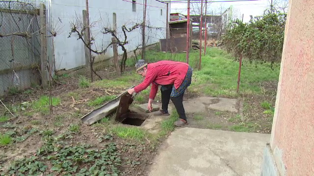 Cu internet în casă şi toaletă în curte. Măsuri drastice pentru a-i determina pe români să se racordeze la reţea