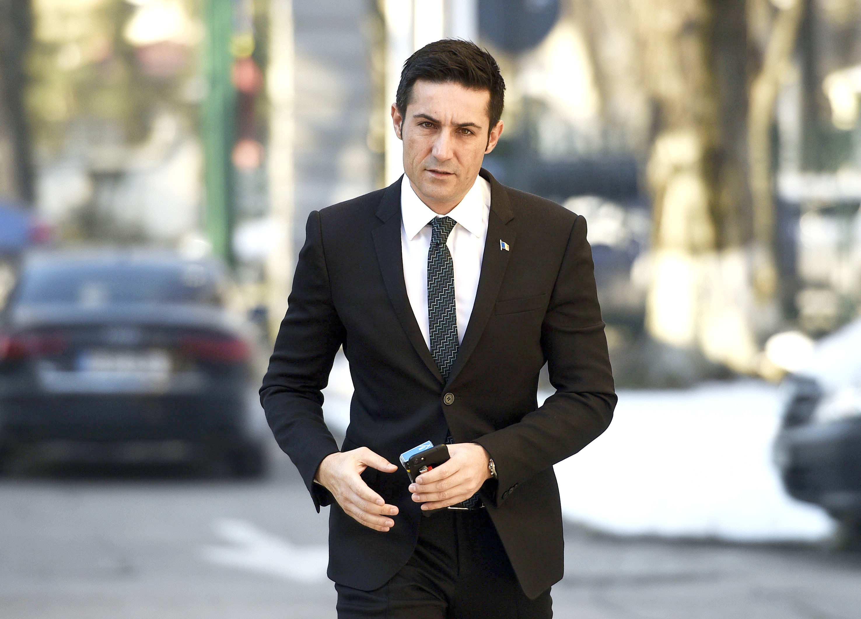 Manda: George Maior a spus că există ofiţeri acoperiţi în presă