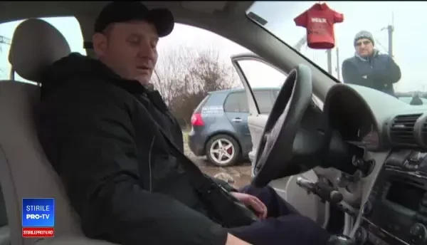 Un tânăr în scaun cu rotile a reușit să ia permisul, la Târgu Jiu. Pe ce maşină a mers