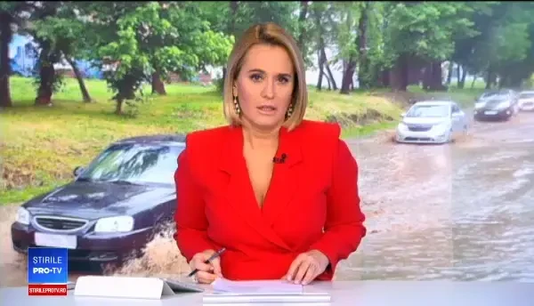 Inundații puternice în 9 localități din Argeș. Bariere din saci cu nisip, ridicate în Teleorman