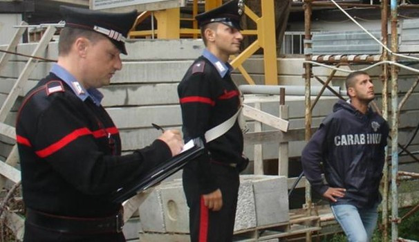 Un italian i-a înscenat un accident auto unui muncitor român care îi repara casa