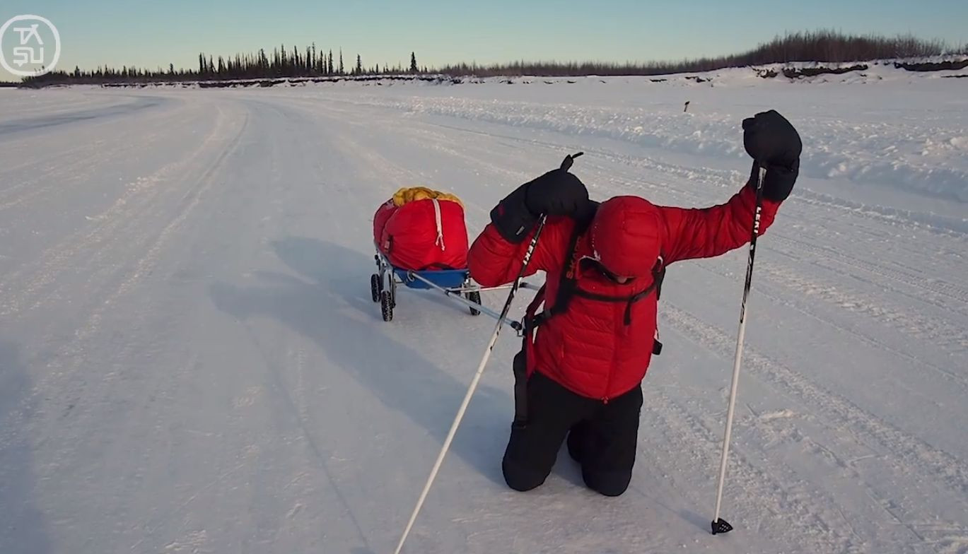 Tibi Ușeriu, aproape de a treia victorie consecutivă la ultramaratonul de la Cercul Polar. VIDEO