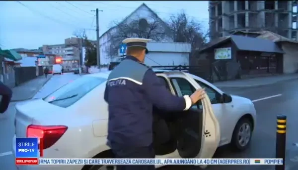 Un bărbat de 60 de ani a vrut să dea foc unor mașini, din gelozie. Cum a fost prins