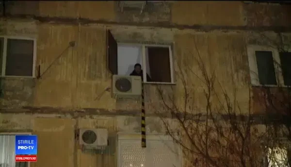 A căzut de la etajul trei al blocului şi a murit. Tragedia s-a petrecut după ce soţia l-a anunţat că îl părăseşte