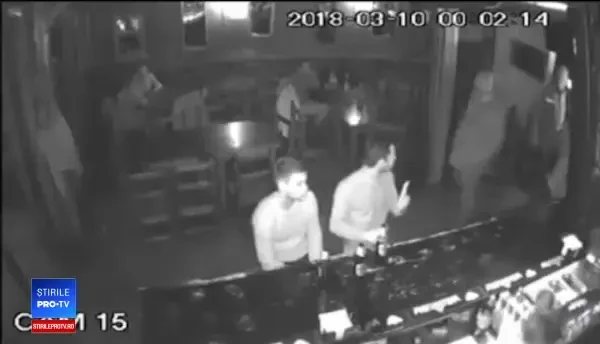 Un tânăr din Iași acuză polițiștii de la trupele speciale că l-au agresat într-un club