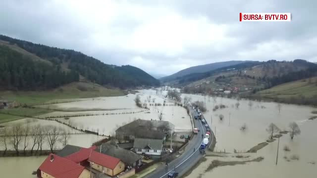 14 județe sunt sub ape. În unele case, apa de la robinet nu mai este potabilă