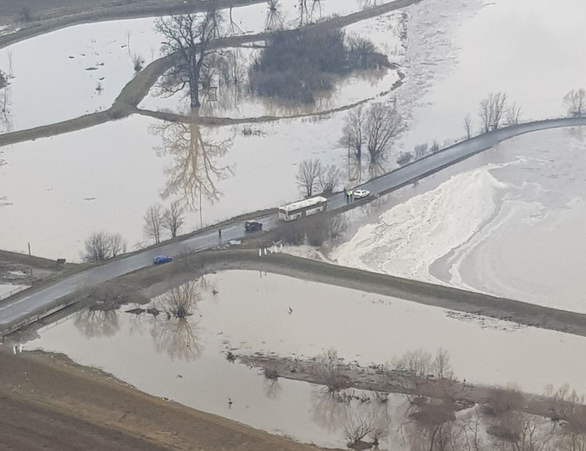 Ministrul de Interne şi cel al Apelor vizitează zonele calamitate