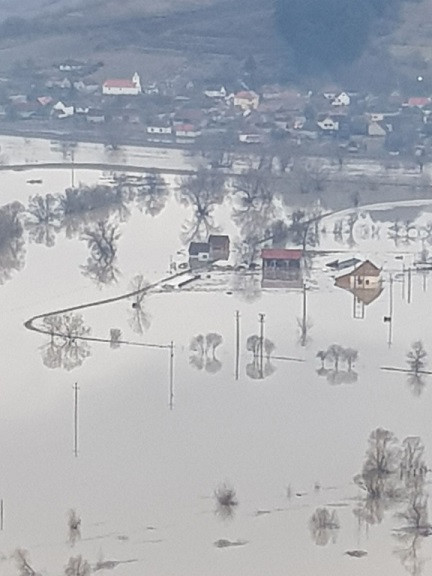 Cod galben de inundații pe râuri din opt județe