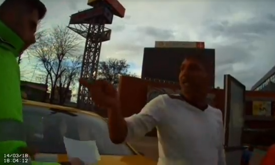 Poliţist ameninţat de un taximetrist ilegal, în Capitală. Amenda record primită