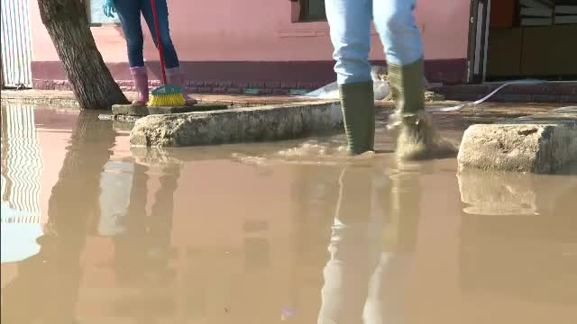 Zeci de case și sute de gospodării sunt inundate. Cele mai mari pagube, în Teleorman
