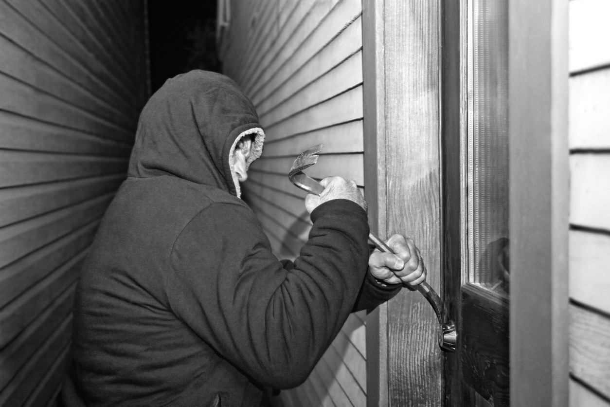 Români arestați în Irlanda pentru spargeri date în timpul furtunii Emma