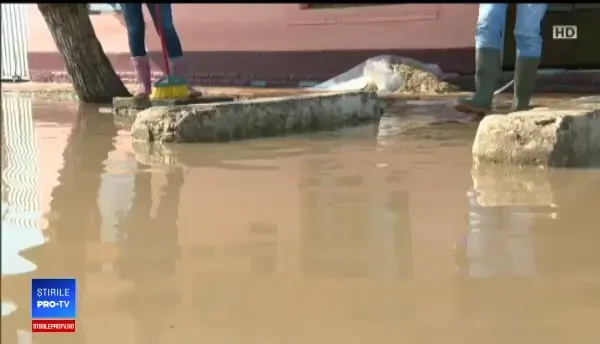 300 de oameni evacuați în Covasna după inundații. Mulți au refuzat să plece din case