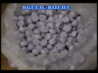 Doi tineri, prinşi vânzând Ecstasy pe stradă în Arad. Câte pastile aveau la ei.