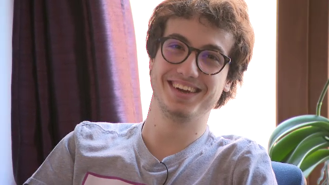 Străinii noştri, partea a II-a. Radu, primul pacient cu autism recuperat în România. Medicii nu îi dăduseră vreo şansă