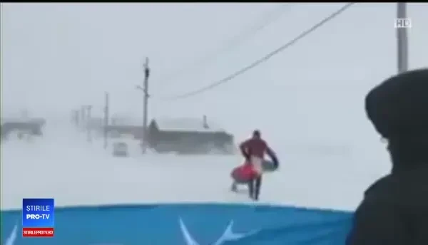 Tibi Uşeriu a câştigat ultramaratonul 6633 Arctic Ultra. A trecut linia de sosire cu steagul României. VIDEO