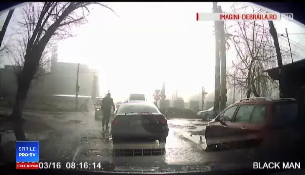 Doi morți, după ce un șofer a depășit coloana de la barieră. Accidentul a fost filmat