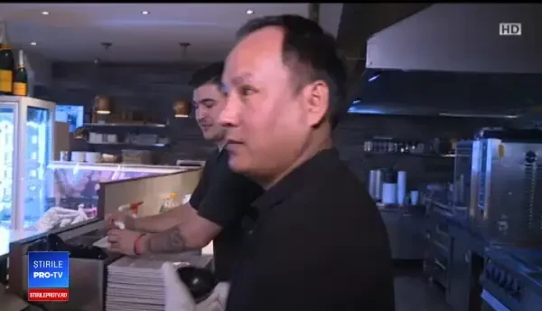 Tot mai mulți nepalezi angajați în restaurantele din România: Pentru ei aici e El Dorado