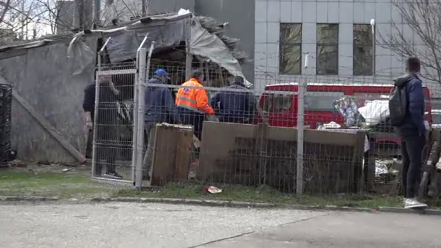 Un bărbat a murit strivit de acoperişul unei construcţii care s-a prăbușit