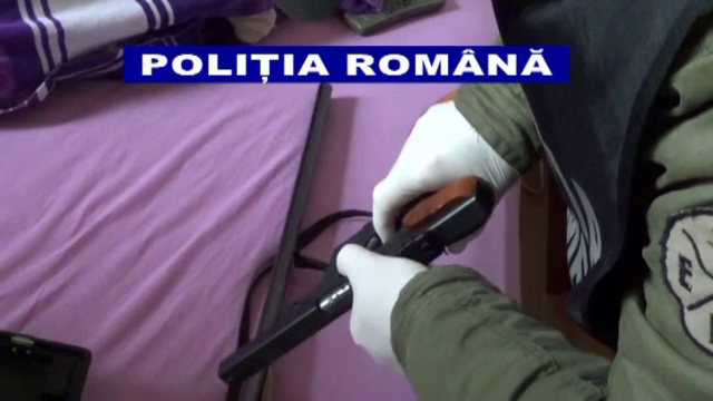 Arme de foc introduse ilegal în România. Descoperirea făcută de poliție