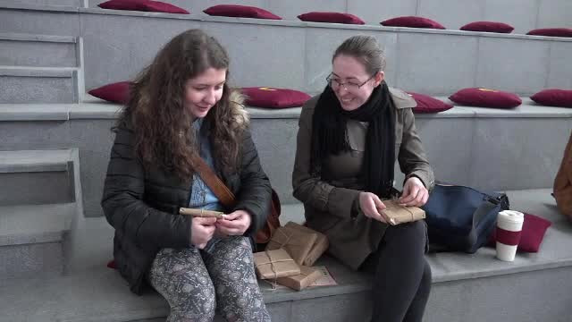 ”Blind date” cu 300 de cărți. Ce au făcut zeci de tineri ca să încurajeze lectura