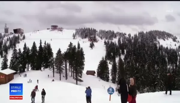 Pârtiile din Poiana Brașov, pline de turiști. Vreme perfectă pentru sporturile de iarnă