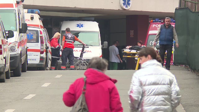 Bărbatul cu venele tăiate în stația RATB, în stare gravă. Conflictul a pornit de la niște undițe