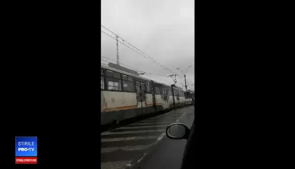 Linia tramvaiului 41 din București, blocată temporar de ploaia înghețată