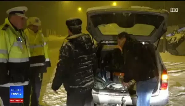 Iarna a lovit toată zona Moldovei, dar și Bucovina și Maramureșul. Zeci de drumuri înghețate